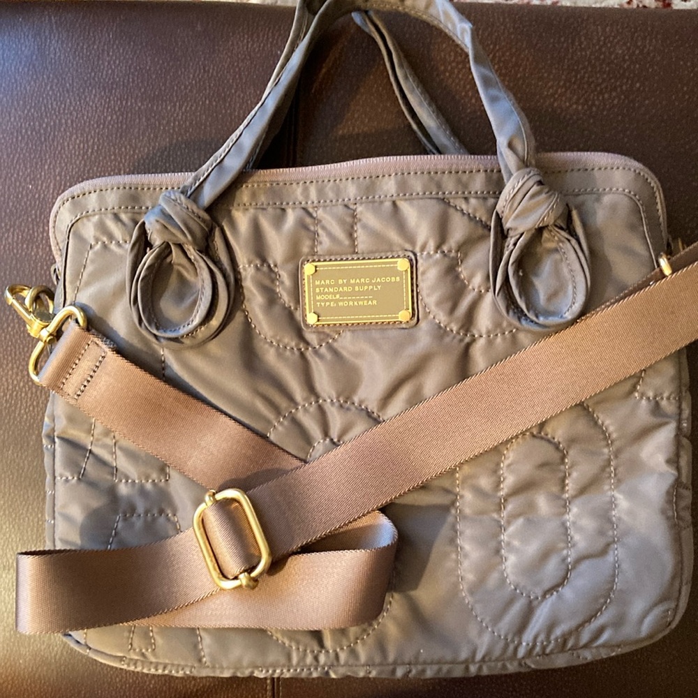 Gorgeous, sturdy, padded travel bag for iPad, laptop, electronics.